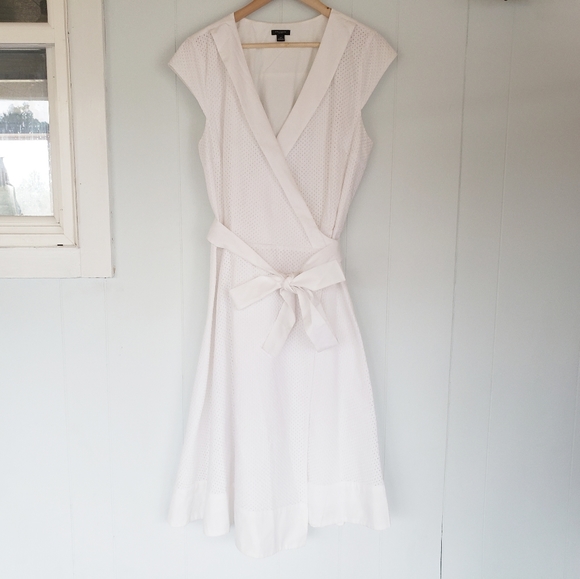 Ann Taylor Dresses & Skirts - Ann Taylor Size 14 White Wrap Dress